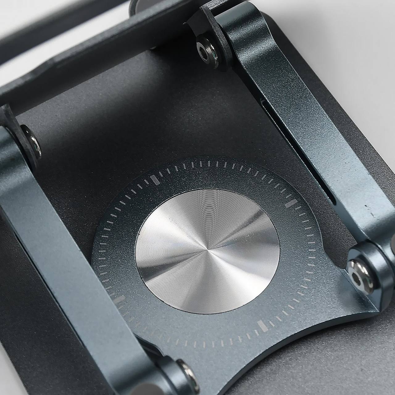 Foldable metal holder